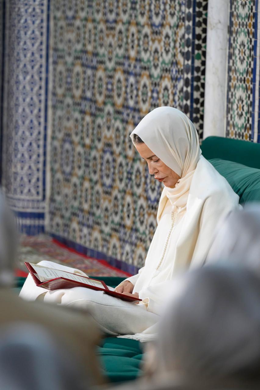 SAR la Princesse Lalla Meryem préside une veillée religieuse en commémoration du 27e anniversaire de la disparition de Feu SM le Roi Hassan II